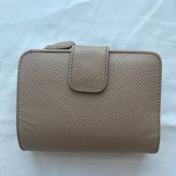PRADA WOMEN WALLET USED